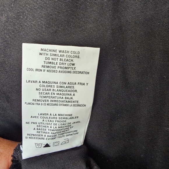 Dickies, Women’s Eds Signature V-Neck Top with Multiple Patch Pockets. Size: M - Picture 8 of 12